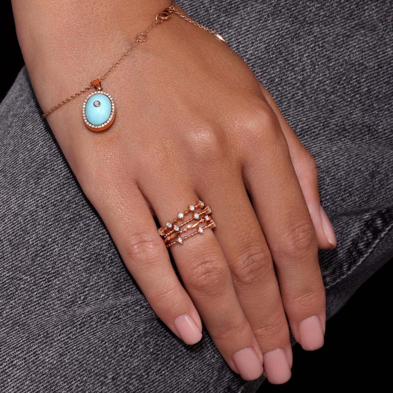 Mini Chic Rose. Minimalist Gold Ring with Diamond