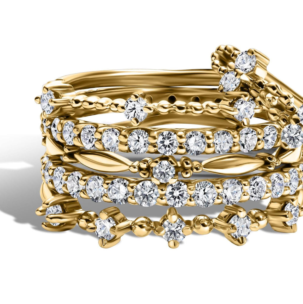 Mini Chic Rose. Minimalist Gold Ring with Diamond