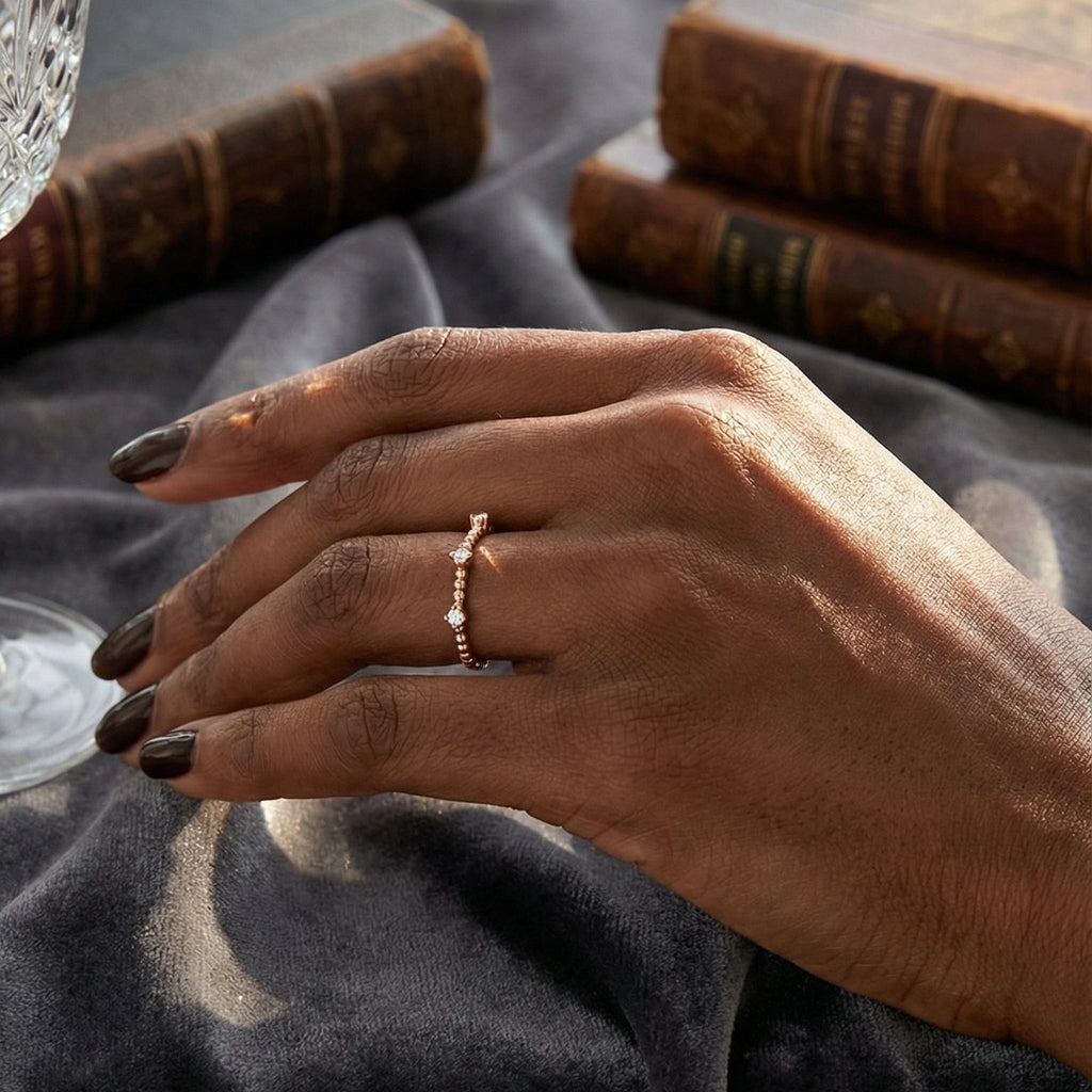 Mini Chic. Minimalist Gold Ring with Diamond