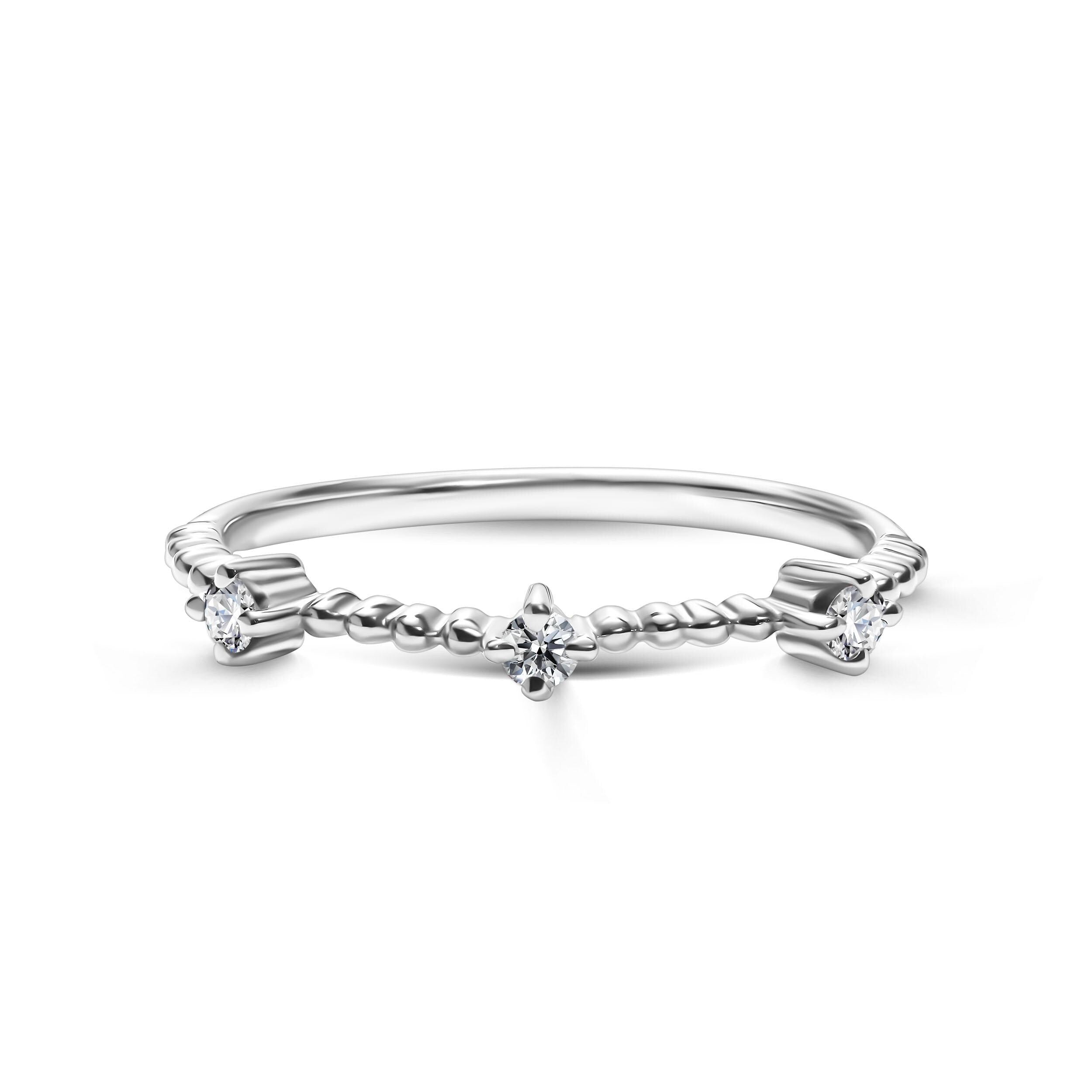Mini Chic. Minimalist Gold Ring with Diamond