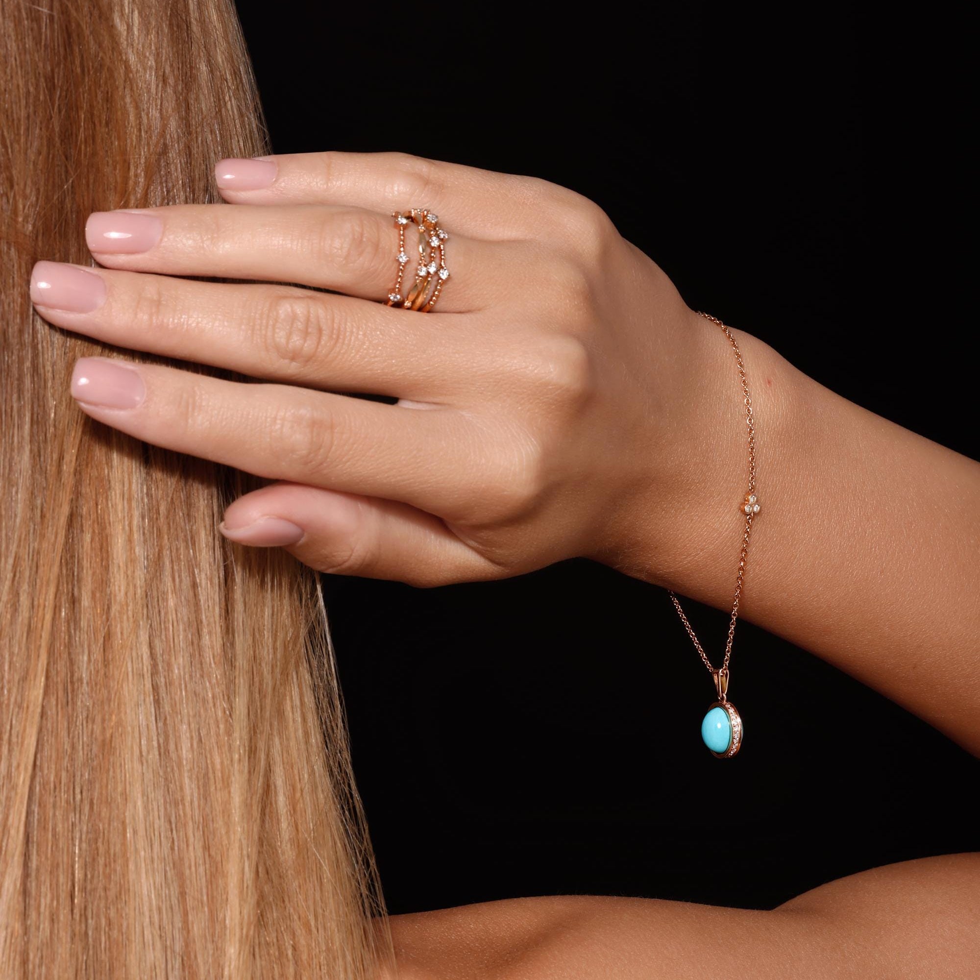 Mini Chic Rose. Minimalist Gold Ring with Diamond