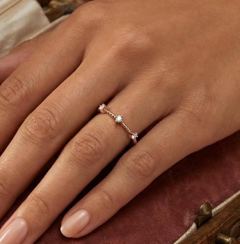 Mini Chic Rose. Minimalist Gold Ring with Diamond